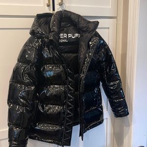Aritzia super world puff in glossy black. Worn once. Excellent condition.